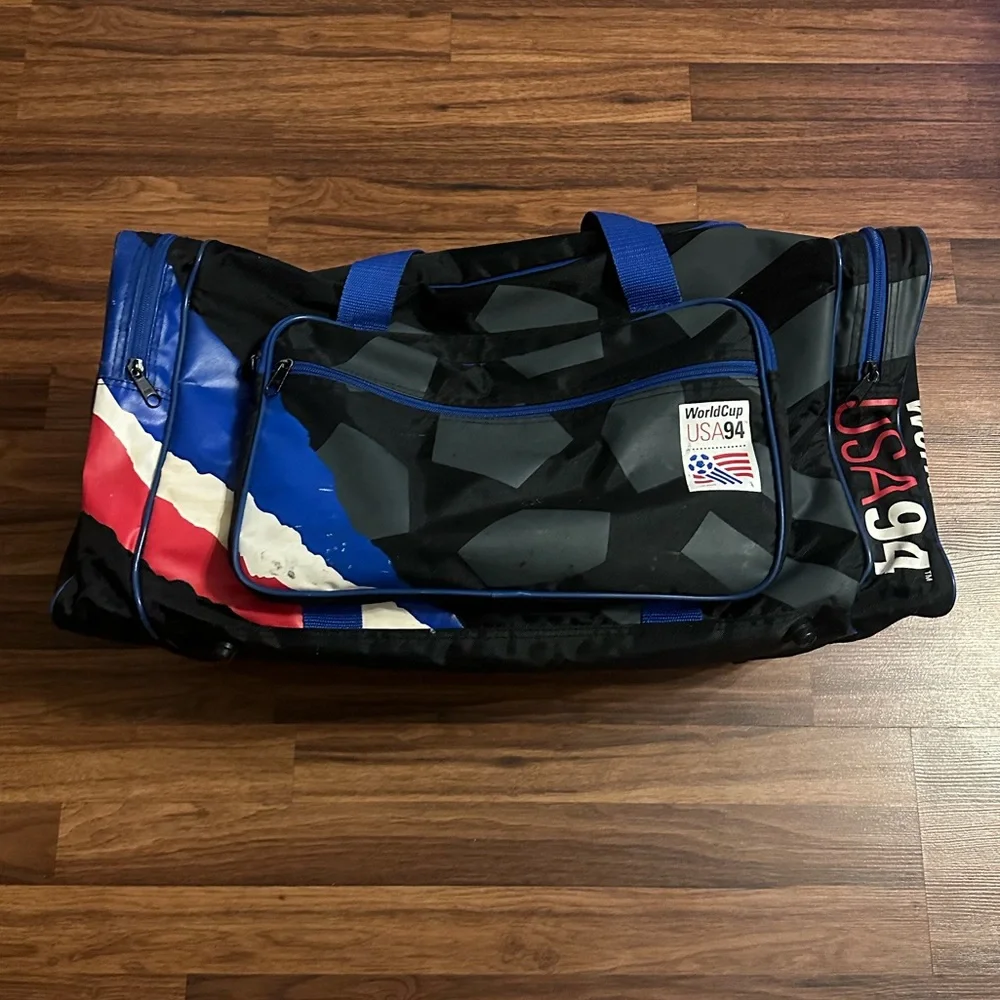 VTG 1994 World Cup USA Soccer Large Duffel Bag - Picture 1 of 15